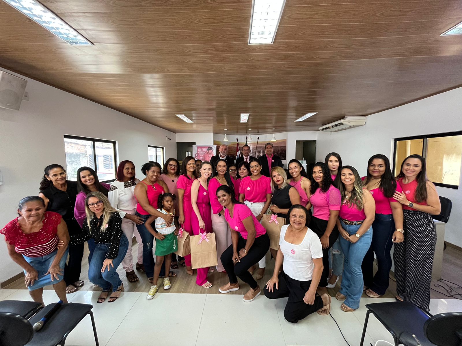 Audiência Pública fala sobre a importância do Outubro Rosa para a saúde da mulher