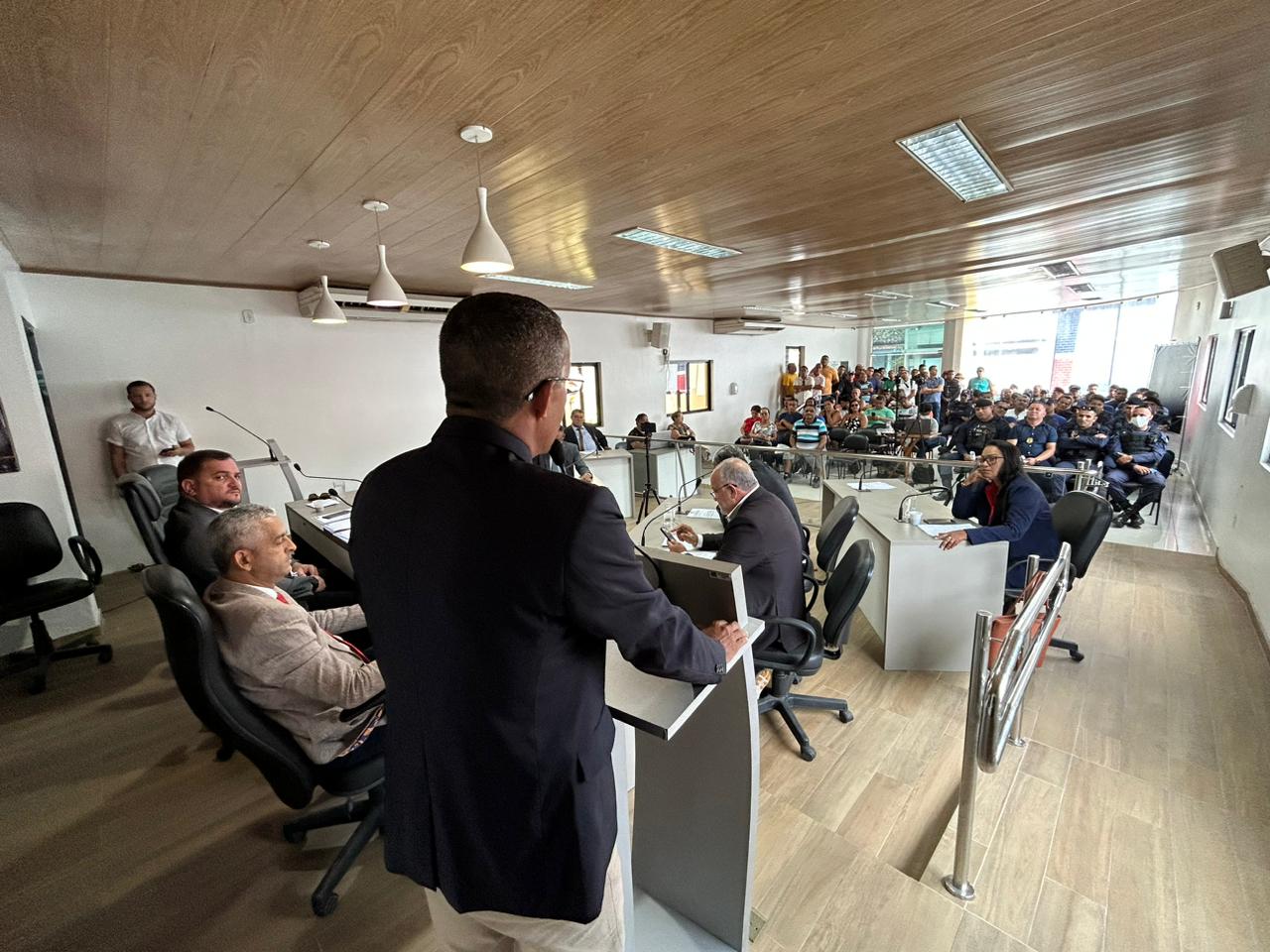 Vereadores aprovam Indicações e recebem Guardas Municipais na Câmara