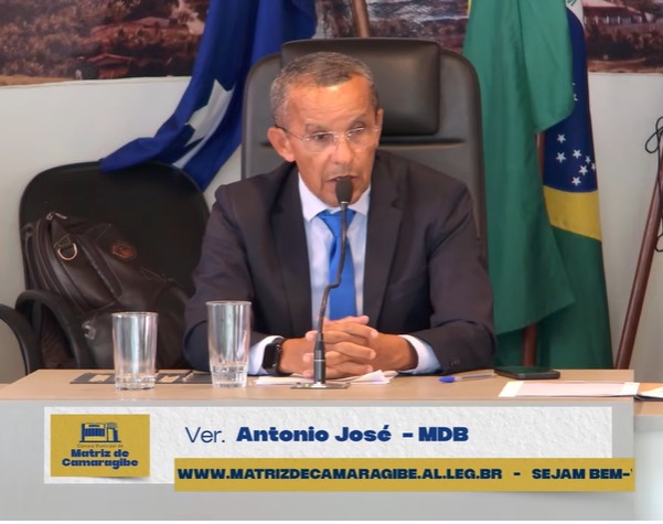 Presidente encerra trabalhos agradecendo empenho dos vereadores na defesa da comunidade